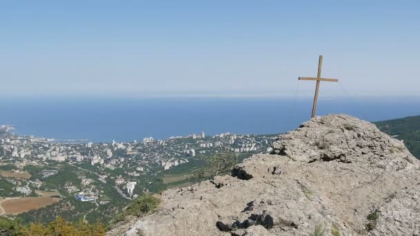 Vue de la montagne Stavri-Kaya, sur la mer et la ville de Yalta — Video