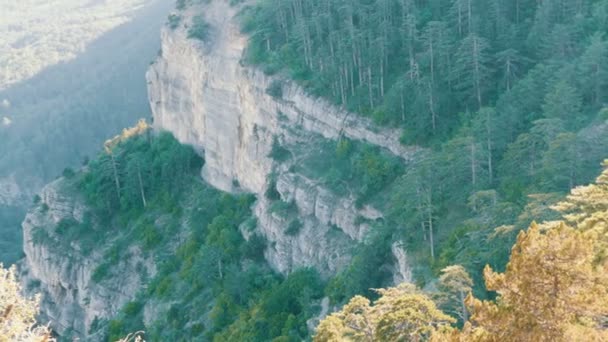 Magnífico paisaje de las montañas de Crimea cerca de Yalta — Vídeo de stock
