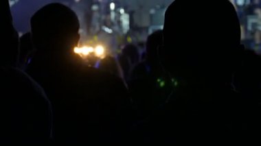 1 Haziran 2018 - Svidivok Köyü, Ukrayna Tarasova Gora, Moto Bisiklet Festivali, insanların dinlendiği bir rock konseri.