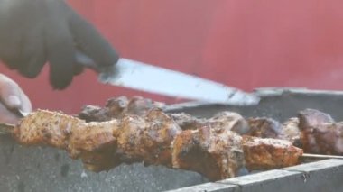 Şiş kebaplı leziz et dumanda kızartılmış şiş kebap