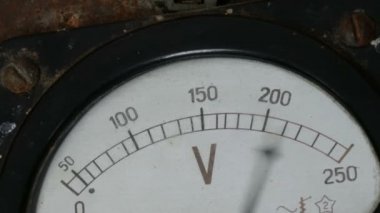 Gerilim gösterir eski vintage voltmetre