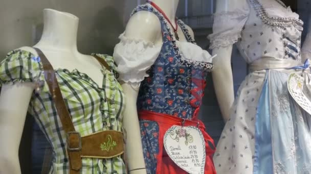 Beautiful various womens national Bavarian costumes dirndl on shop window — Stock Video