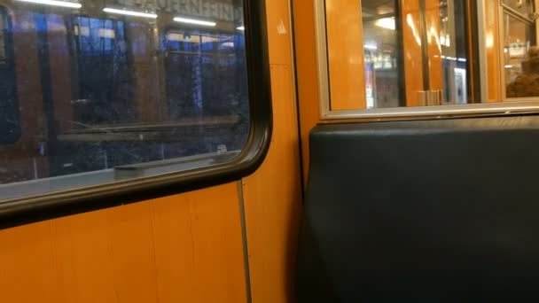 Nuremberg Alemanha Dezembro 2018 Trens Metrô Quase Vazios Interior Inscrições — Vídeo de Stock