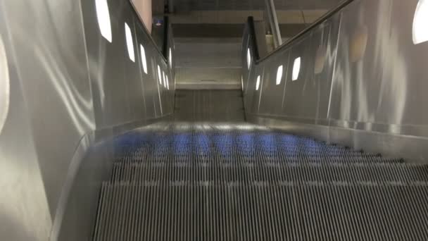Escalator moves up to the camera. — Stock Video