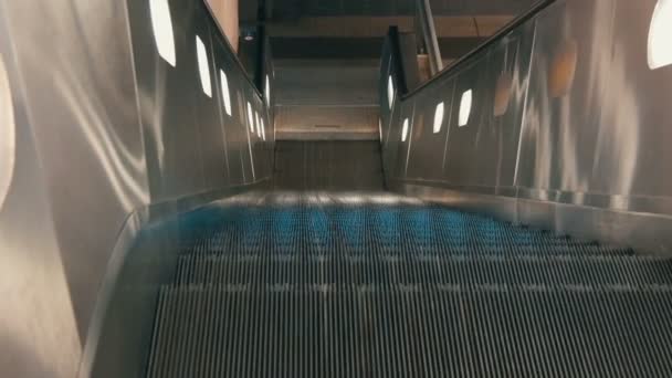 Escalator moves up to the camera. — Stock Video