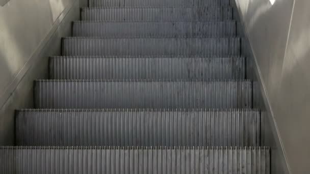 Escalator gray stylish steps move up. — Stock Video