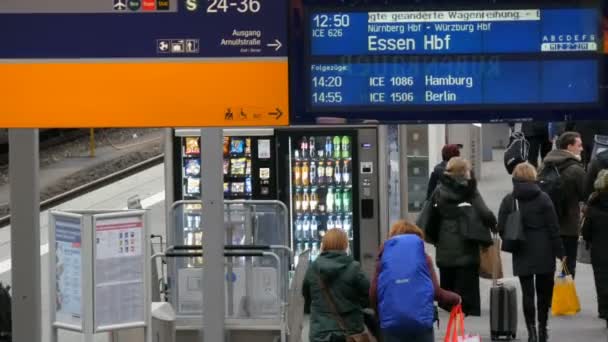 Múnich Alemania Diciembre 2018 Pizarra Electrónica Los Trenes Que Llegan — Vídeos de Stock