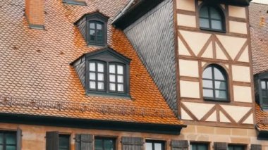 Tipik Ulusal Alman tarzı fachwerk veya yarı ahşap Furth şehir içinde evler.