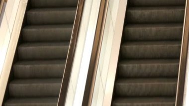 Bir başka aşağı taşı iki yürüyen Alışveriş Merkezi Görünümü kapatın.