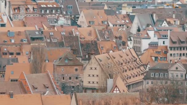 Telhados vermelhos alemães autênticos nacionais em Nuremberga, Baviera, Alemanha . — Vídeo de Stock