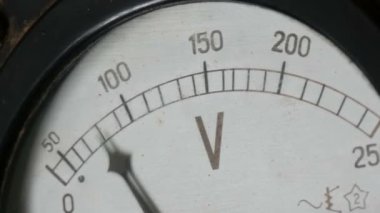 Gerilim gösterir eski vintage voltmetre