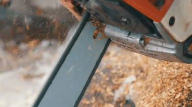 Ateş ağaç gövde kesilmiş eski testere görünümü yakın