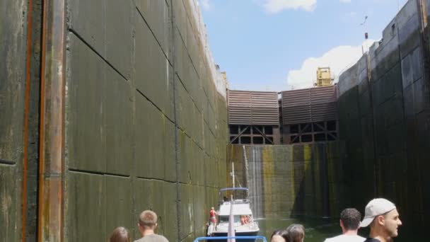 Zaporozhye, Ukraine - June 19, 2020: Descent through the lock of the dam of the Zaporozhye hydroelectric power station. The cruise ship descends from the water level down to the Dnieper River — Stock Video