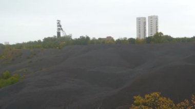 Başarısız taş ocağı demir madeni, mayın yapımı. Endüstriyel madencilik taşıyıcısı kırmızı demir cevheri Krivoy Rog Ukrayna