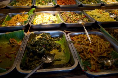 Endonezya 'nın geleneksel yemekleri, hazır sebze yemekleri, Endonezya Yogyakarta' da lezzetli sokak yemekleri..