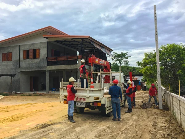 Chiang Mai, Tayland - 23 Temmuz 2018 : Elektrik hattı ile işçilik