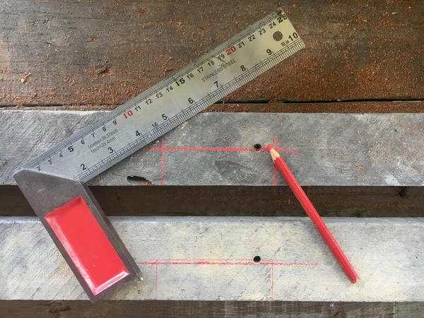 Close up marking measurements on the wooden plank — Stock Photo, Image
