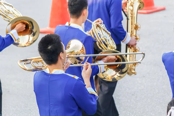 Yakın çekim ve müzisyenler, enstrümanlar bir marc çalma ayrıntıları