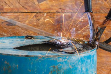 Kaynak ile Spark ışık mavi tüp metal ve parlak ile Işlem