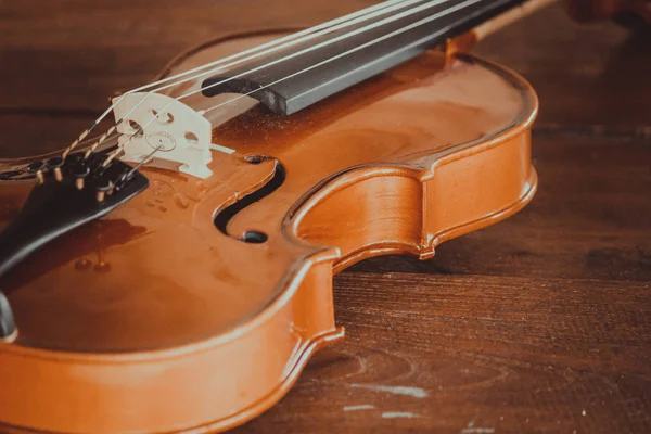 Kopya alanı ile alan sığ bir keman sığ yakın