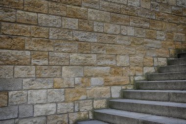 güzel eski vintage taş merdivenle Prag şehir merkezinde