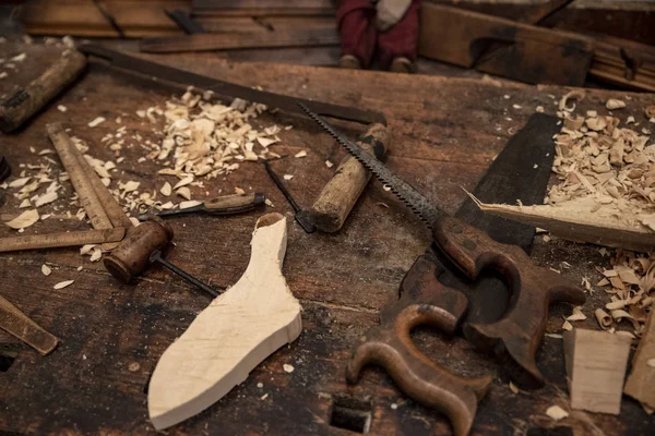 传统木制艺术作品的旧工具 — 图库照片