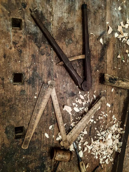 传统木制艺术作品的旧工具 — 图库照片