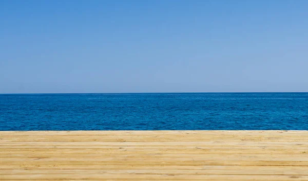 Houten Pier Zee Blauwe Lucht Achtergrond Vakantie Reisconcept Lege Ruimte — Stockfoto