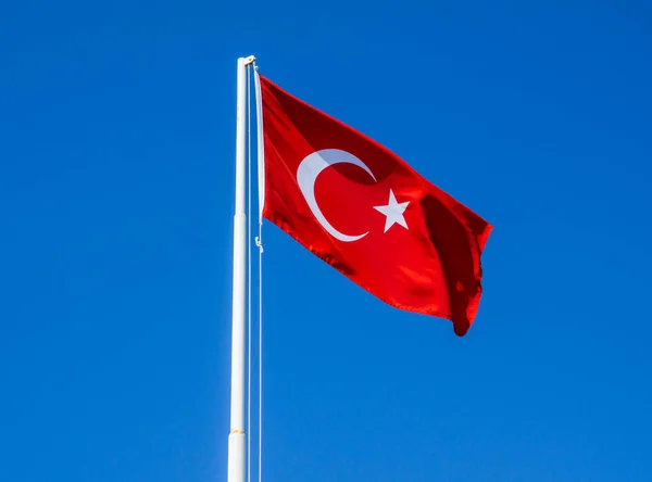 Bandeira Turca Acenando Fundo Céu Azul — Fotografia de Stock