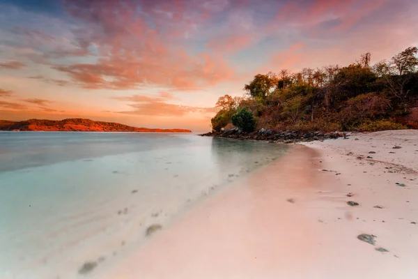 Güzel arka plan ile güzel gündoğumu