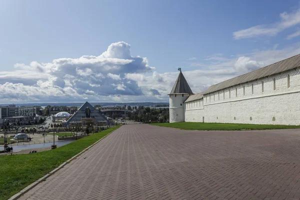 Kazan Kremlin 'in dışında