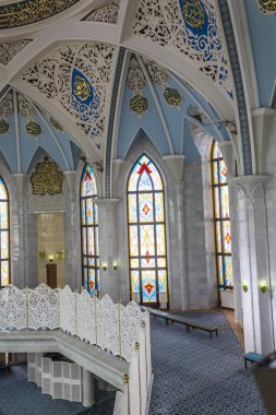 Kul-Sharif camisindeki kadın katı.