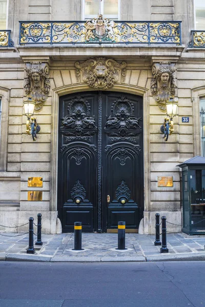 Paris 'in güzel kapısı