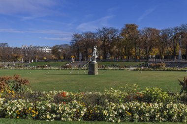 Lüksemburg Bahçesi Parlak bir günde