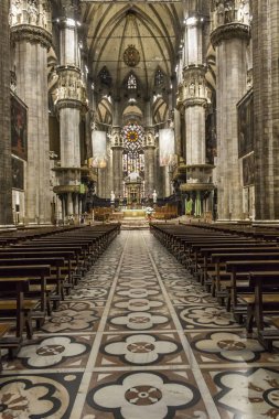 Milan Katedrali, İtalya (dikey), 2018