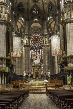 Milan Katedrali, İtalya (dikey))