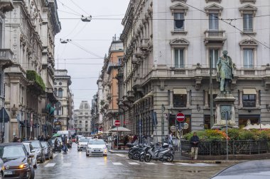 Bulutlu bir günde Milano Caddesi