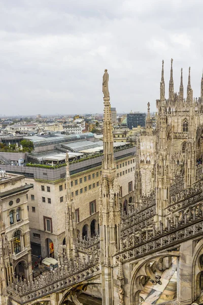 Rainy Rooftop View Milan Cathedral Осень 2018 Vertical — стоковое фото