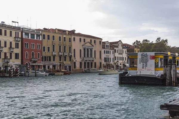 Hajó Stiop Velencében Grand Canal — Stock Fotó