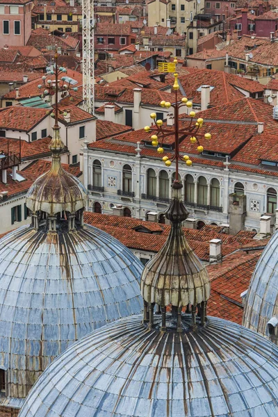 Die Kuppeln Der Kathedrale Von San Marco — Stockfoto