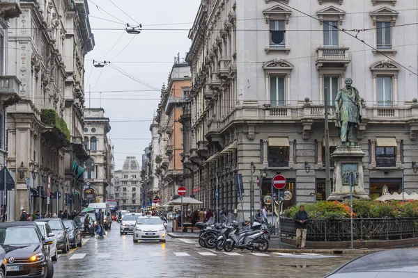 Rue Milan Par Une Journée Nuageuse Photos De Stock Libres De Droits