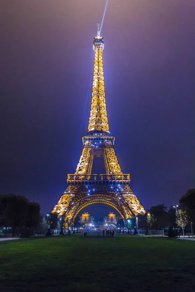 エッフェル塔の美しい夜景 — ストック写真
