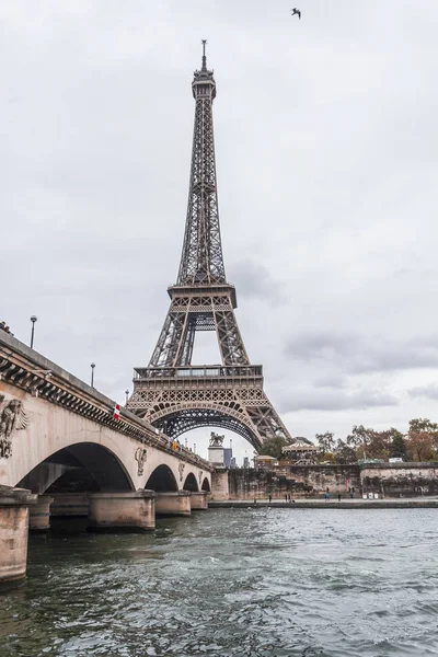 Blick Vom Fluss Auf Den Eiffelturm — Stockfoto