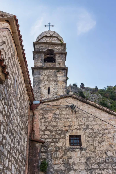 Karadağ 'ın Kotor kentindeki Roma Katolik Kilisesi' ne bakış açımız düşük..