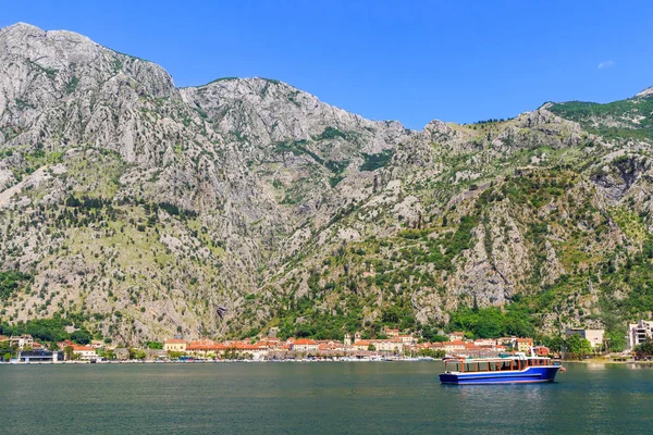 Naturlandschaft Der Bucht Von Boka Kotor Mit Booten Wasser Alte — Stockfoto