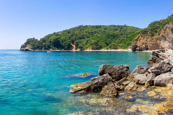 Costa Mar Adriático Perto Uma Cidade Budva Paisagem Mediterrânica Verão — Fotografia de Stock