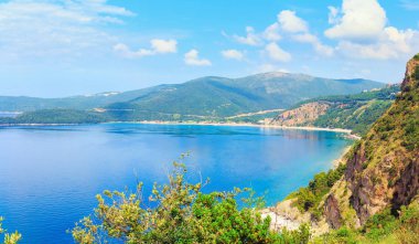 Karadağ 'daki Adriyatik kıyı şeridi, doğa manzarası, yaz cennetine tatiller, panoramik manzara.