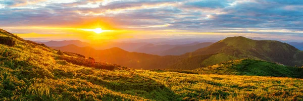 Bunte Landschaft Bei Sonnenuntergang Den Bergen Malerisches Wildes Naturpanorama Karpaten — Stockfoto