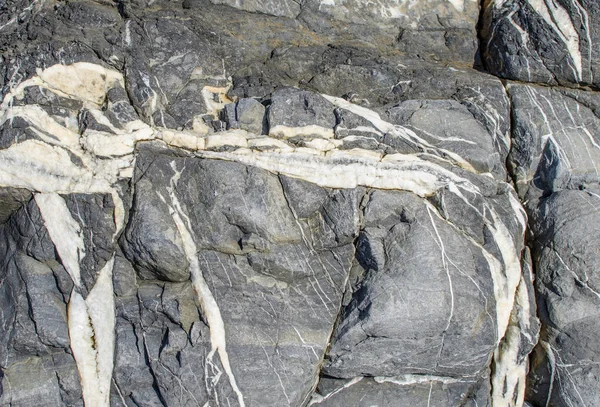 Venas Blancas Calcita Lodo Fisurado Gris Oscuro Primer Plano — Foto de Stock