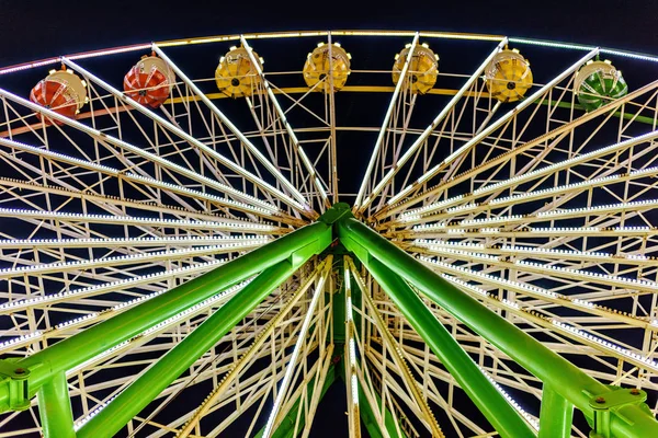 Nacht Uitzicht Reuzenrad Draaien Met Motion Blur Kleurrijke Lichten Gloeien — Stockfoto